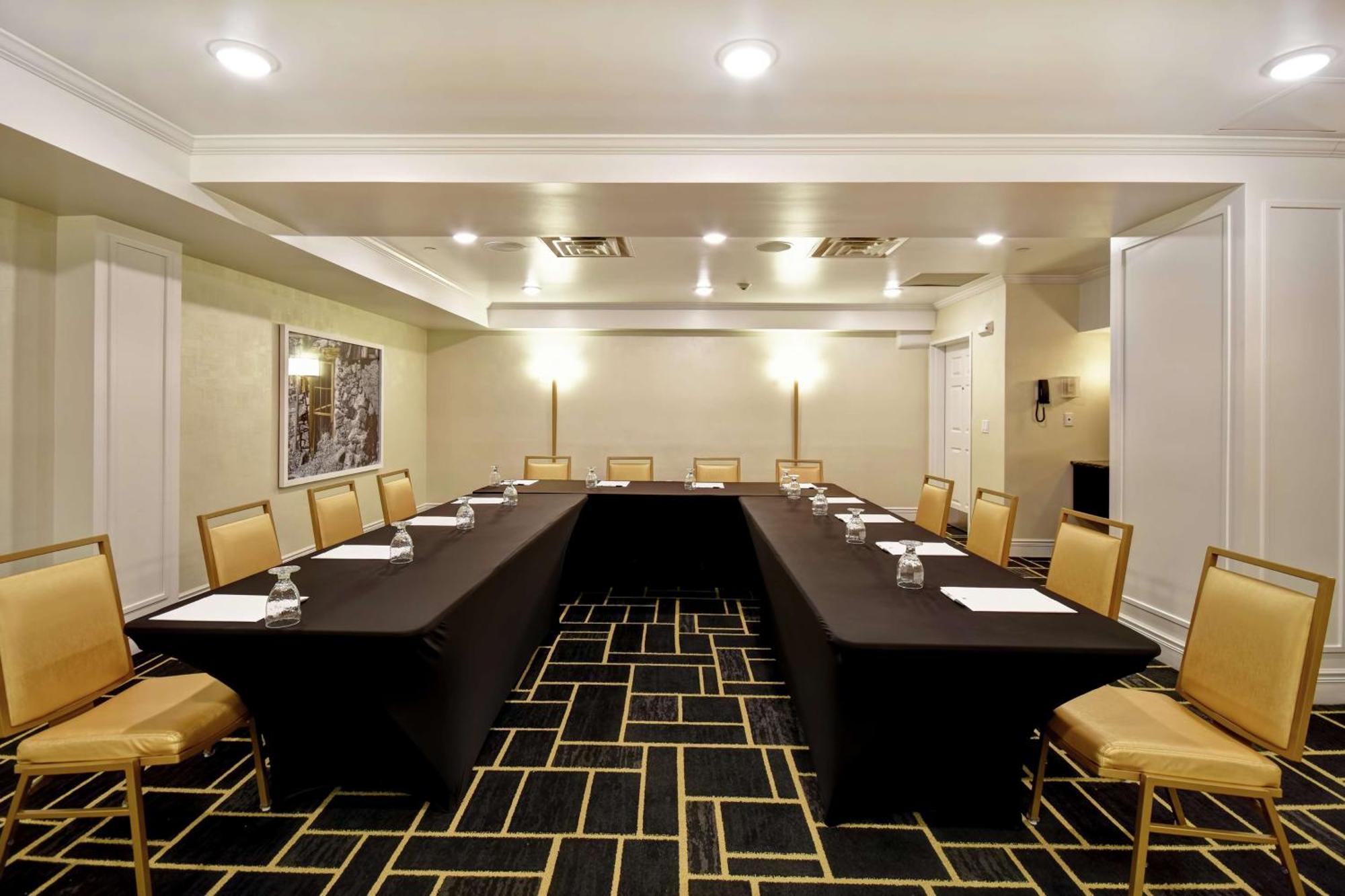 Doubletree By Hilton Deadwood At Cadillac Jack'S Exteriör bild