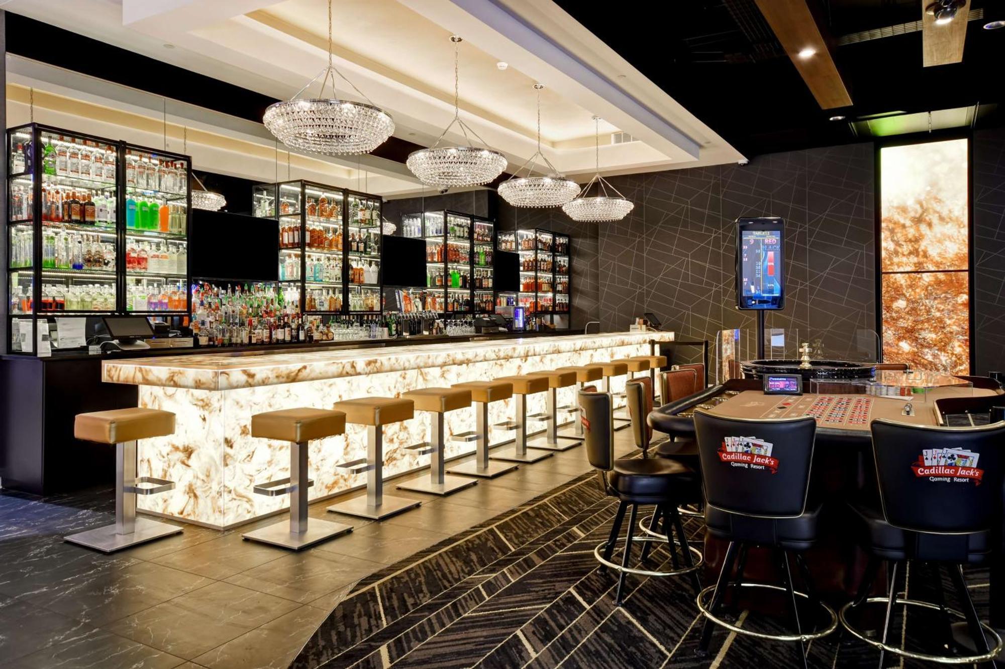 Doubletree By Hilton Deadwood At Cadillac Jack'S Exteriör bild