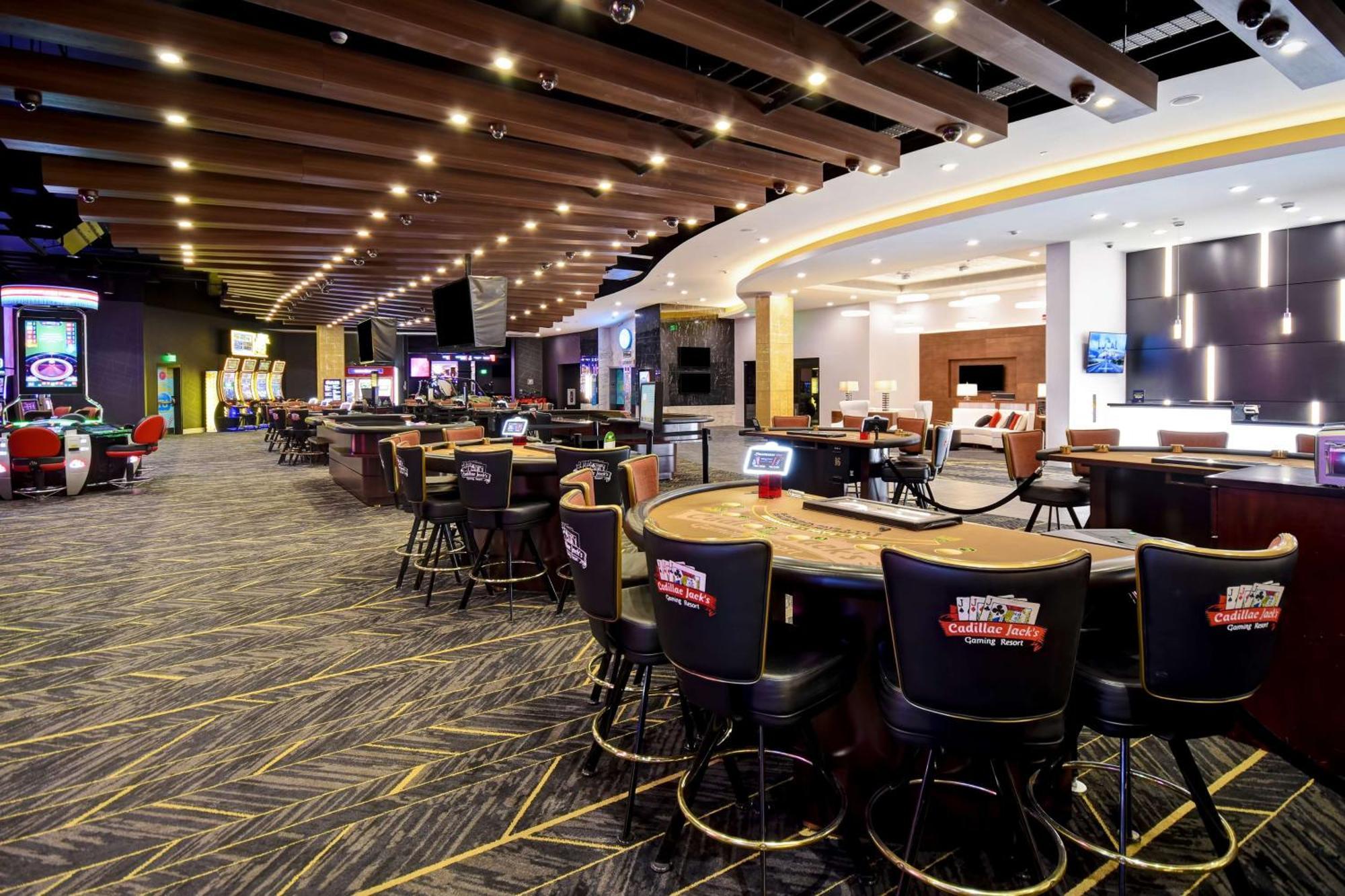 Doubletree By Hilton Deadwood At Cadillac Jack'S Exteriör bild