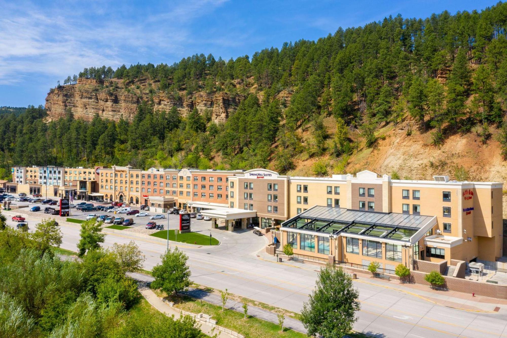 Doubletree By Hilton Deadwood At Cadillac Jack'S Hotell Exteriör bild