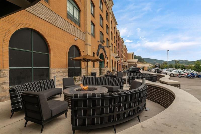 Doubletree By Hilton Deadwood At Cadillac Jack'S Hotell Exteriör bild